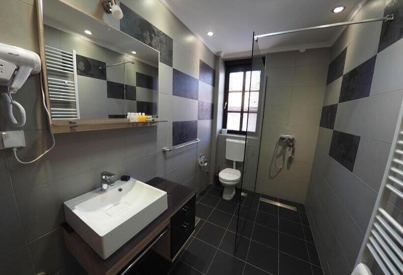 اتاق لوکس با چشم‌انداز شهر, Guest House Don Lux