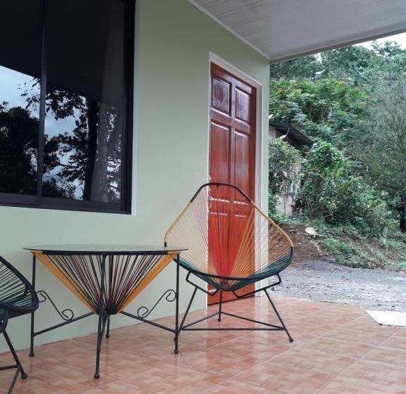 اتاق خانوادگی, Hostal Y Cabinas Anita And Rafting Tour!