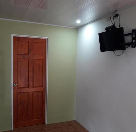 اتاق خانوادگی, Hostal Y Cabinas Anita And Rafting Tour!