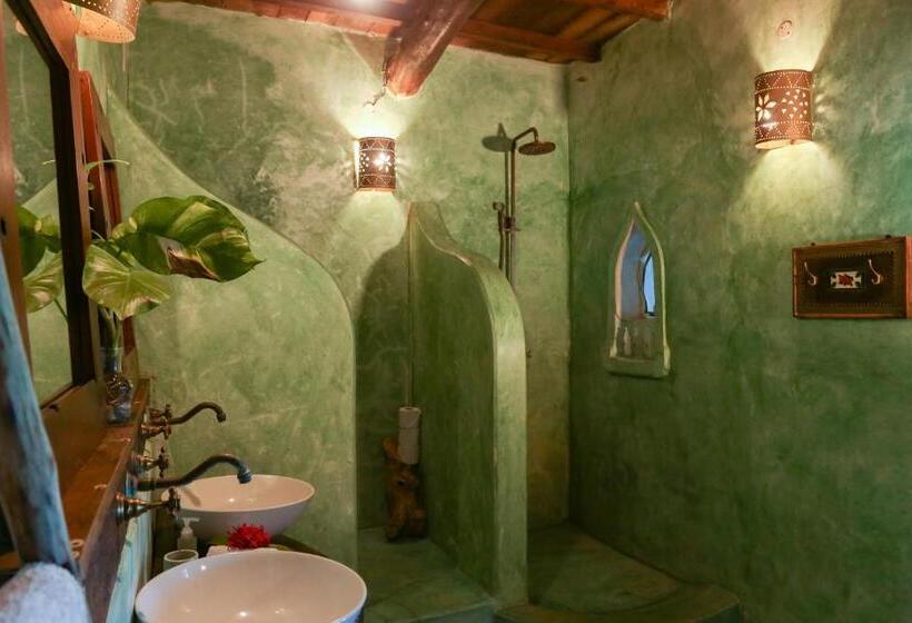 سوییت با چشم‌انداز دریا, Mr Kahawa Lofts