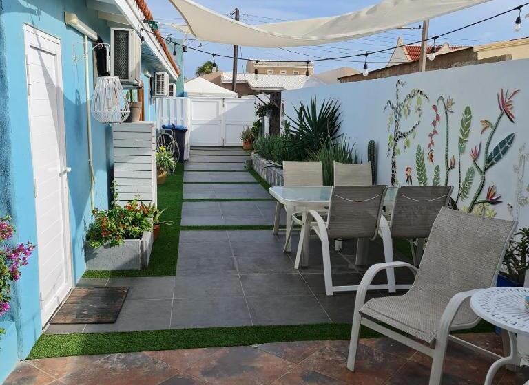 استودیوی استاندارد, Sandcastle Beach Apartments
