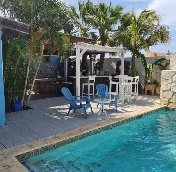 استودیوی استاندارد, Sandcastle Beach Apartments