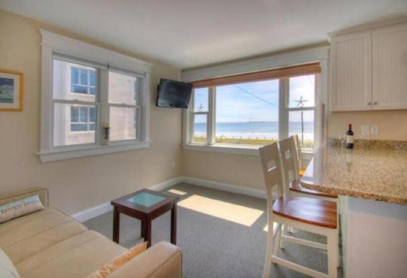 Deluxe Suite Sea View, The Skylark Beach Inn
