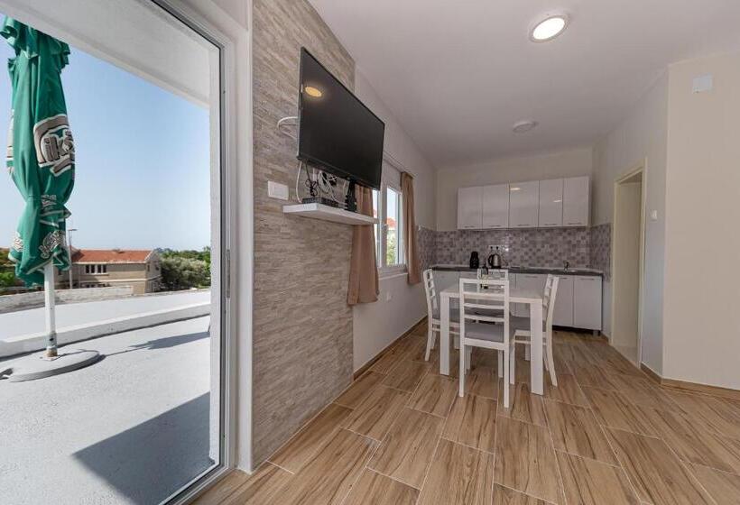استودیوی استاندارد, Apartments Vjera Petrovac