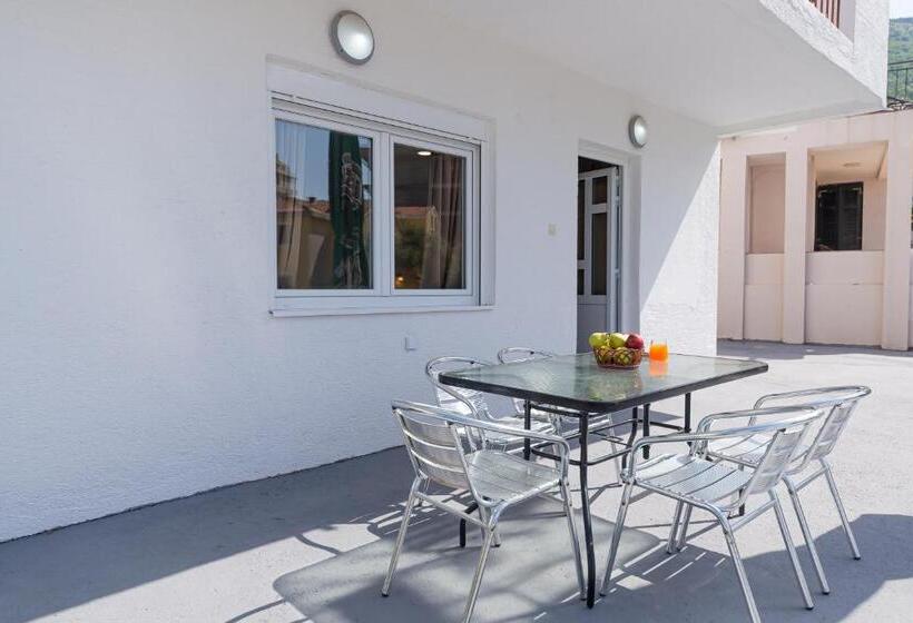 استودیوی استاندارد, Apartments Vjera Petrovac