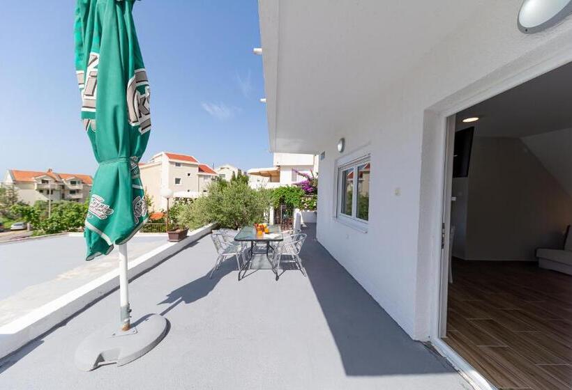 استودیوی استاندارد, Apartments Vjera Petrovac