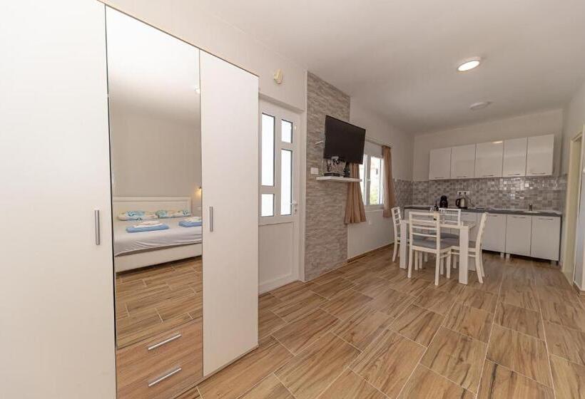 استودیوی استاندارد, Apartments Vjera Petrovac