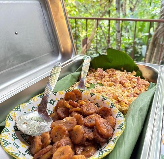 اتاق خانوادگی, Ukinca B&b