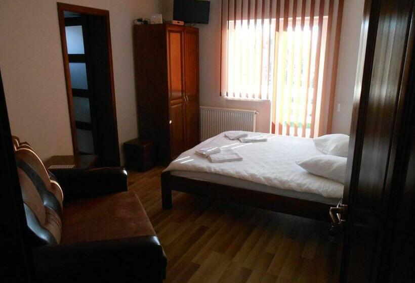 اتاق خانوادگی, Halasto Pension