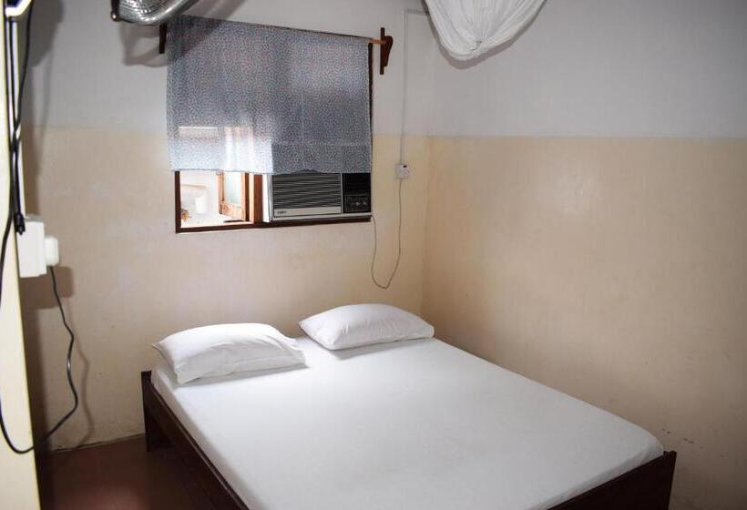 اتاق استاندارد یک نفره, Karibu Inn