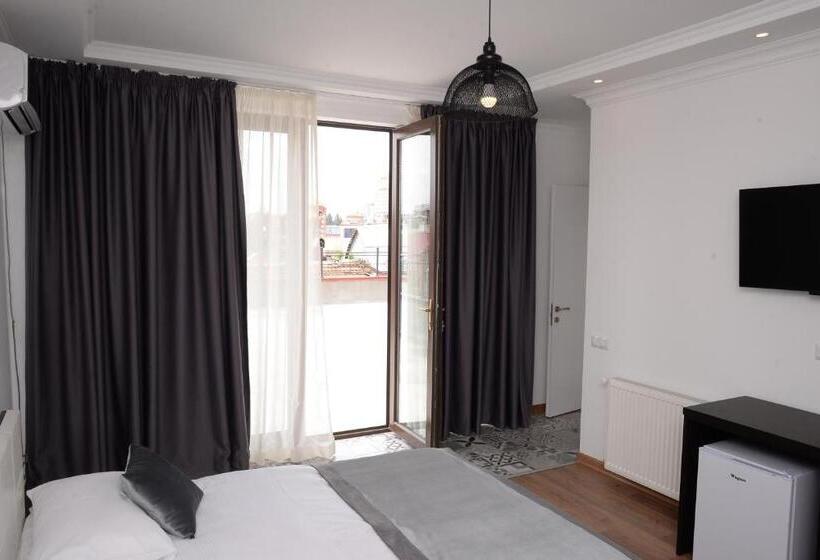 Standard Triple Room with Terrace, Guest House Gantiadi