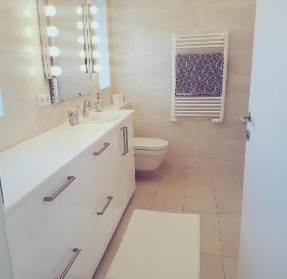 آپارتمان 1 خوابه با چشم‌انداز, Hellatún Guest House!