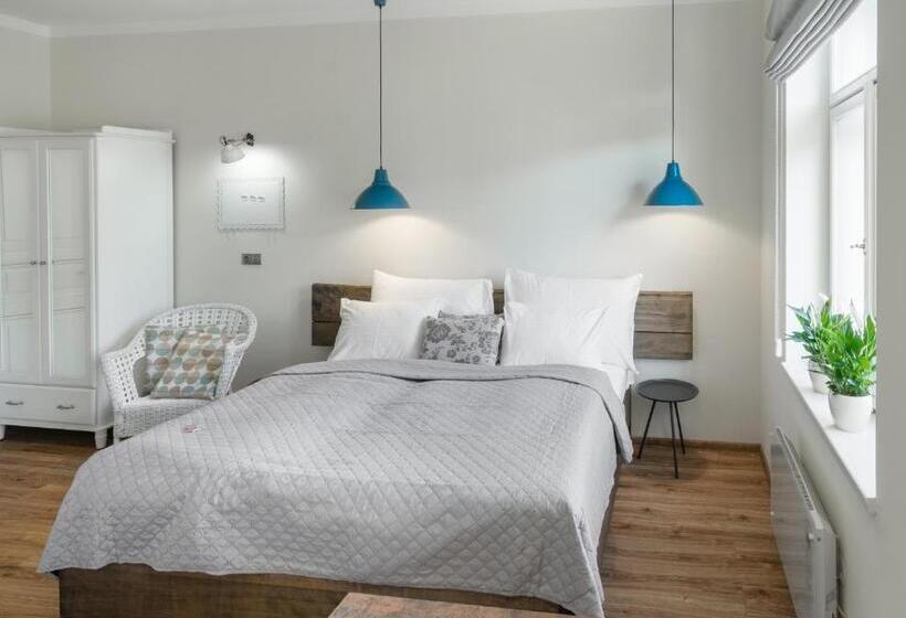 استودیوی استاندارد, Mordecai Twelve Apartments By Prague Residences