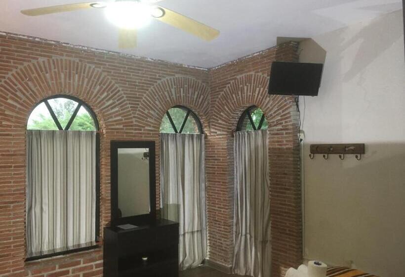 اتاق لوکس, Coatlicue