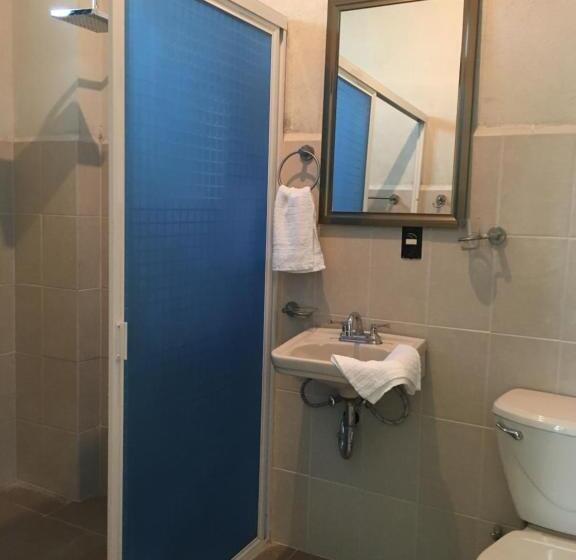 اتاق لوکس با بالکن, Coatlicue