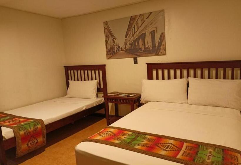 اتاق استاندارد سه نفره, Metro Vigan Inn Near Plaza Salcedo Ilocos Sur