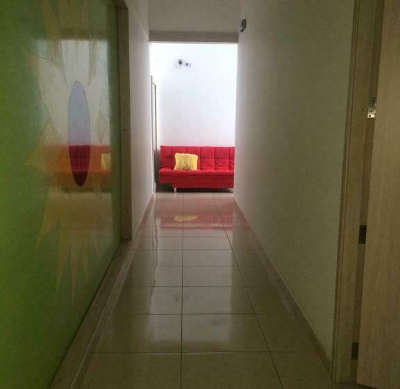 اتاق خانوادگی, Hostel Paradise St