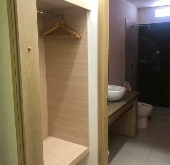 اتاق خانوادگی, Hostel Paradise St