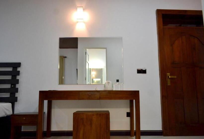 اتاق استاندارد سه تخته با بالکن, Pivisuma Lodge
