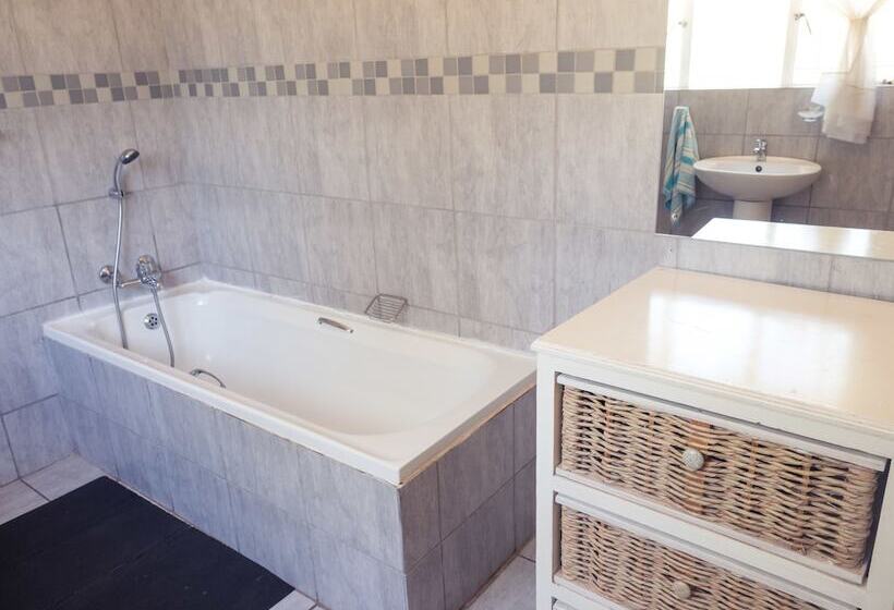 کلبه ییلاقی, Hartbeespoort Holiday Resort