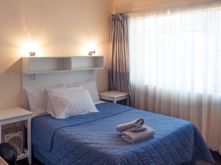 کلبه ییلاقی, Hartbeespoort Holiday Resort