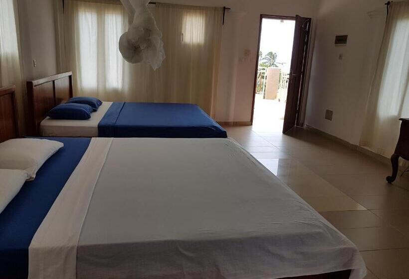 اتاق استاندارد چهار تخته با چشم‌انداز دریا, Ramaya Auberge Espagnole