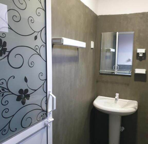اتاق لوکس, Double G Motel