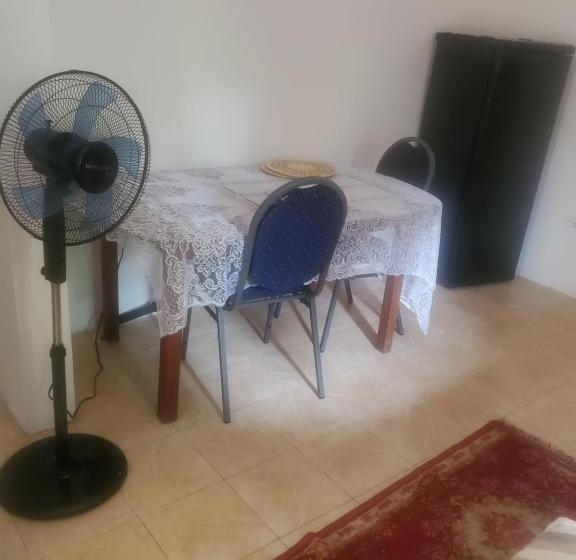 اتاق لوکس, Fay Guest House