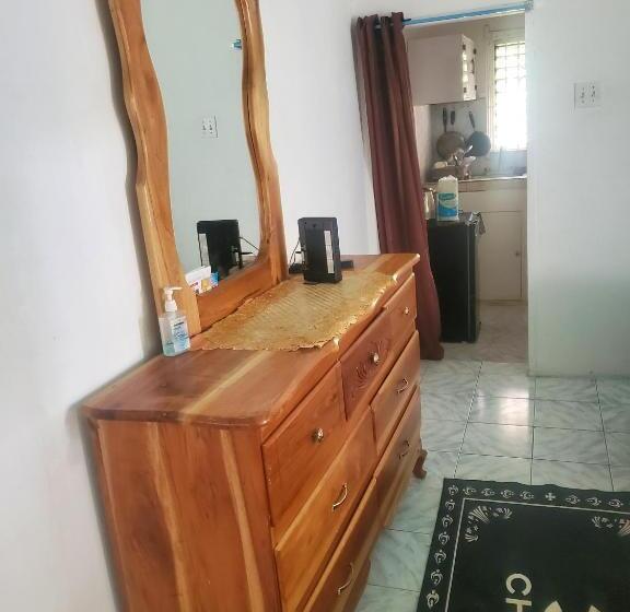 اتاق لوکس, Fay Guest House