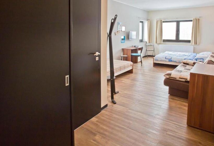اتاق استاندارد سه نفره, Pension Siesta