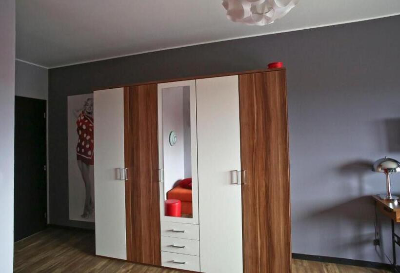 اتاق استاندارد سه نفره, Pension Siesta