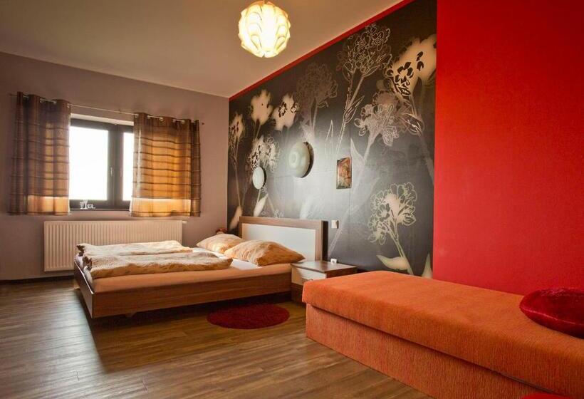 اتاق استاندارد سه نفره, Pension Siesta