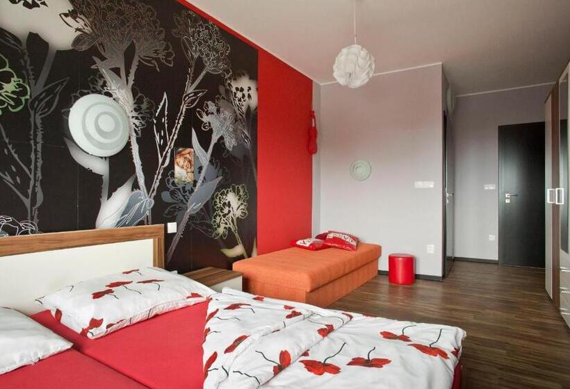 اتاق استاندارد سه نفره, Pension Siesta
