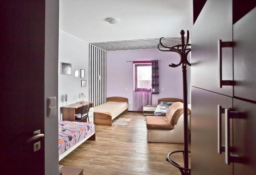 اتاق استاندارد سه نفره, Pension Siesta