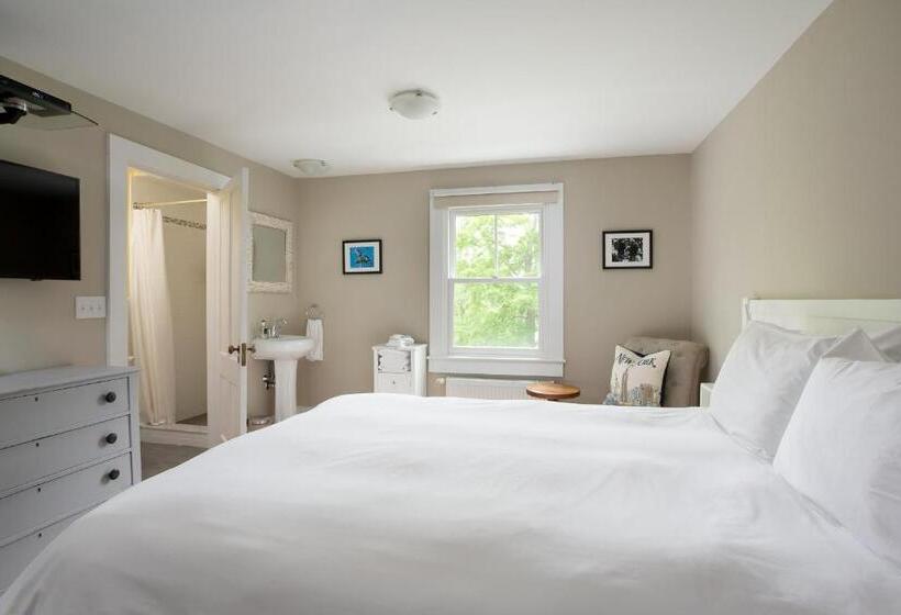 اتاق استاندارد با چشم‌انداز دریاچه, Lakehouse Inn