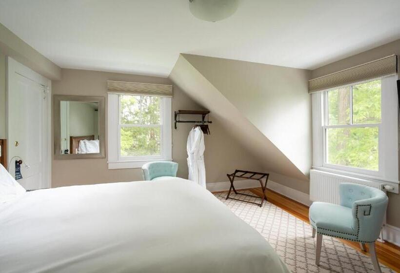 اتاق استاندارد با چشم‌انداز دریاچه, Lakehouse Inn