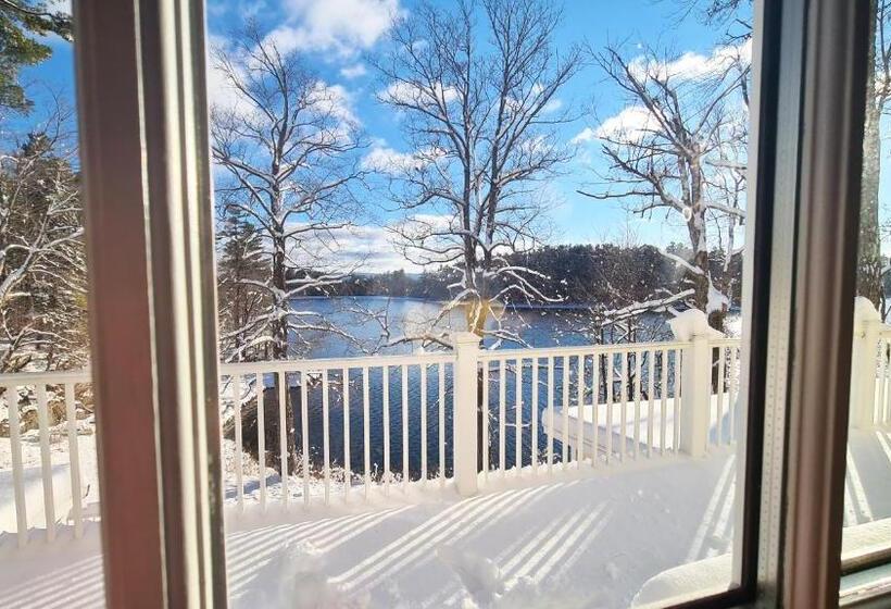 اتاق استاندارد با چشم‌انداز دریاچه, Lakehouse Inn