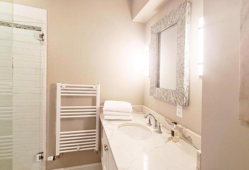 اتاق استاندارد با تخت بزرگ, Lakehouse Inn