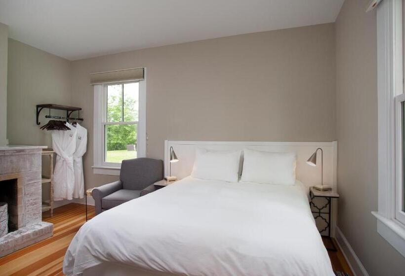 اتاق استاندارد با چشم‌انداز دریاچه, Lakehouse Inn