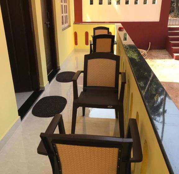 اتاق اکونومی, All Seasons Guest House
