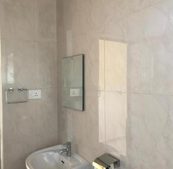 اتاق اکونومی, All Seasons Guest House