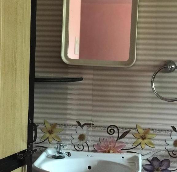 اتاق اکونومی, All Seasons Guest House