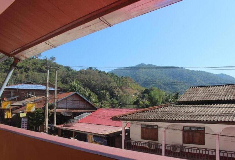 اتاق استاندارد سه نفره, Pakbeng Guesthouse