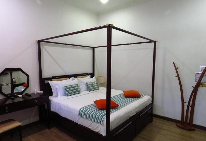 اتاق لوکس با تخت بزرگ, The Sunrise Huraa