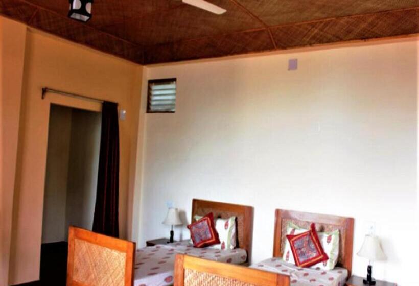 اتاق استاندارد سه نفره, Kalimpong Village Retreat