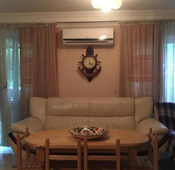 اتاق خانوادگی, Guest House Gzirishvili