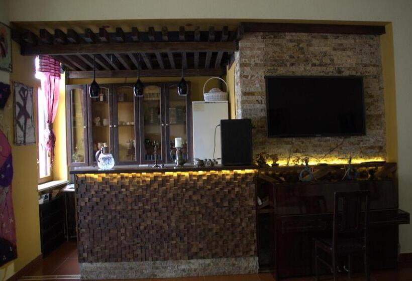 اتاق خانوادگی, Villa Ananuri