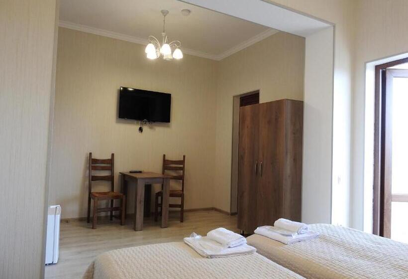 اتاق استاندارد با بالکن, White Hotel Guesthouse