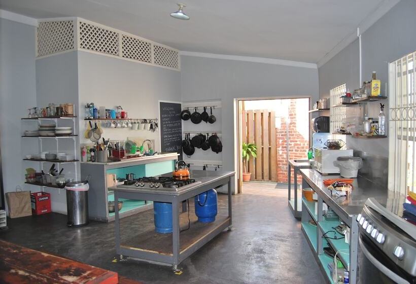 اتاق استاندارد سه نفره, Mobay Kotch   Hostel