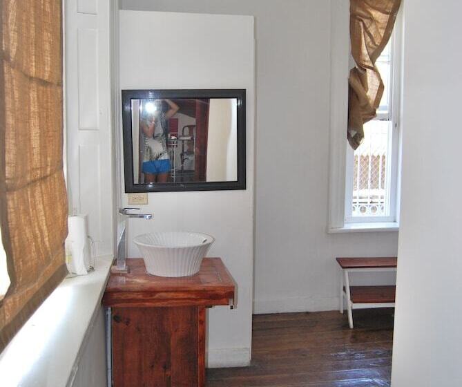 اتاق استاندارد سه نفره, Mobay Kotch   Hostel